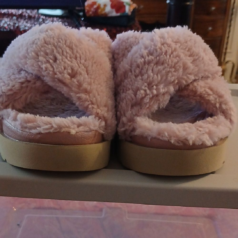 Fluffy Pink Slippers - Picture 5 of 6
